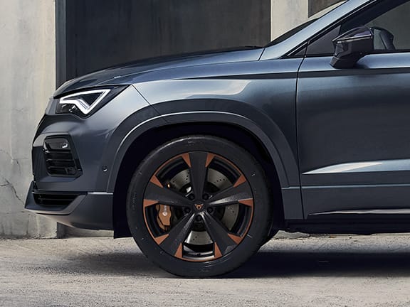 cupra-ateca-19-inches-alloy-wheels-and-brembo-brakes