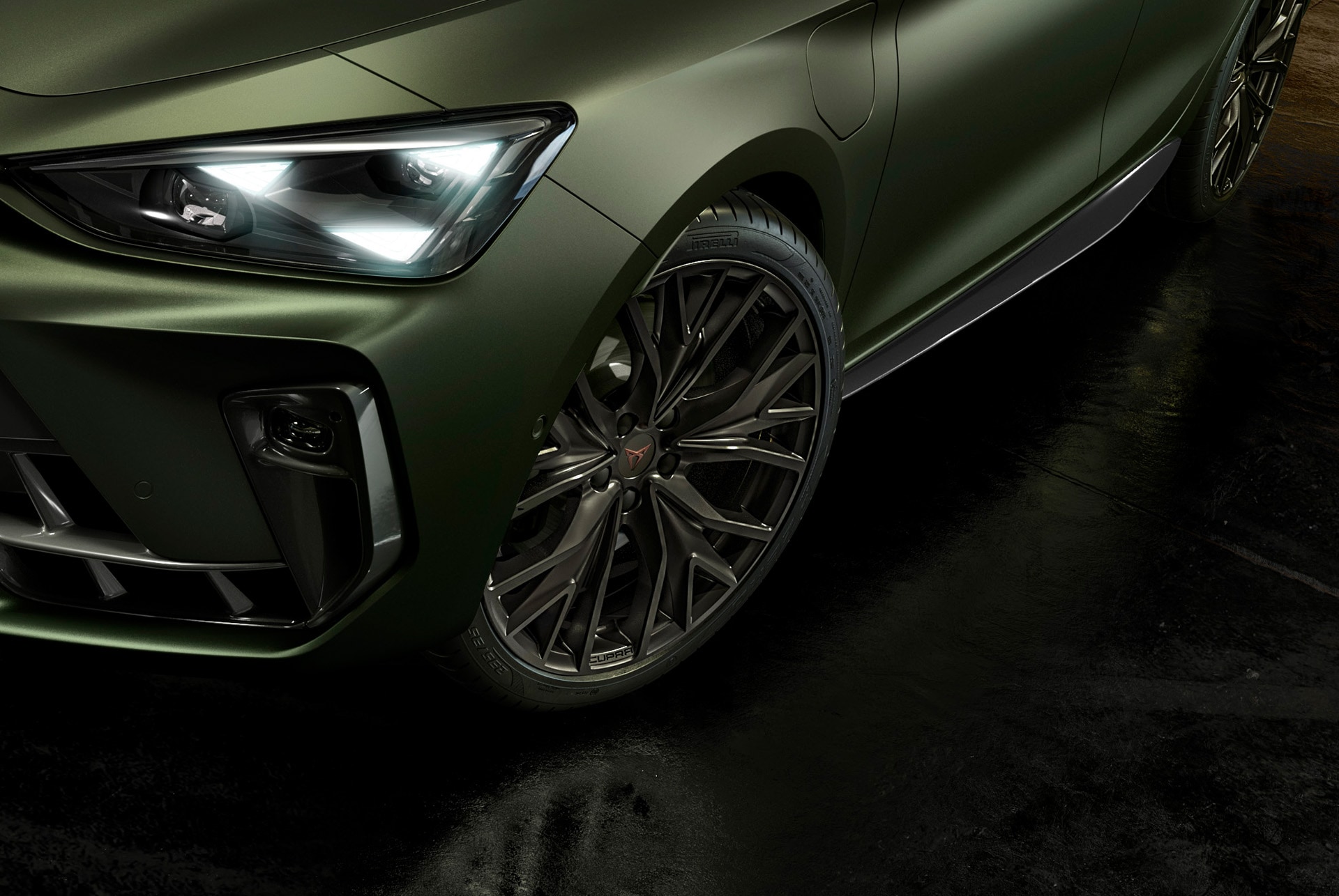 Close-up of the CUPRA Leon SP’s mistral 19-inch alloy wheel from the Tribe Edition.