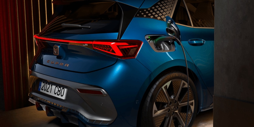 The new CUPRA Tavascan VZ tavascan blue colour charging
